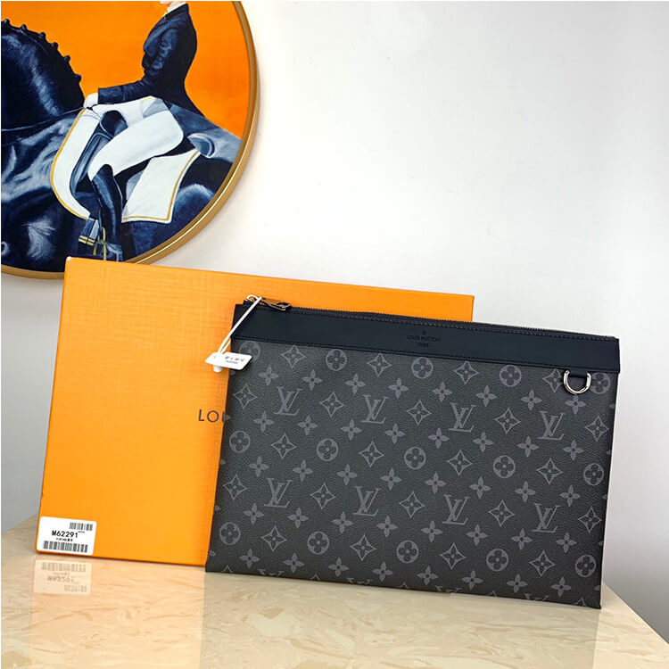 LV Discovery Pochette