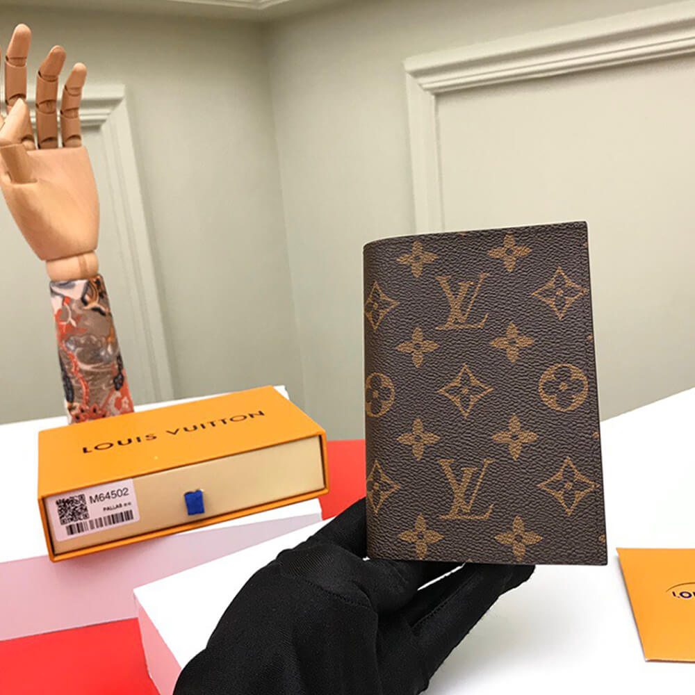 LV PASSPORT COVER