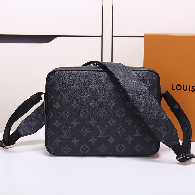 LV Outdoor Messenger