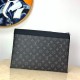 LV Discovery Pochette