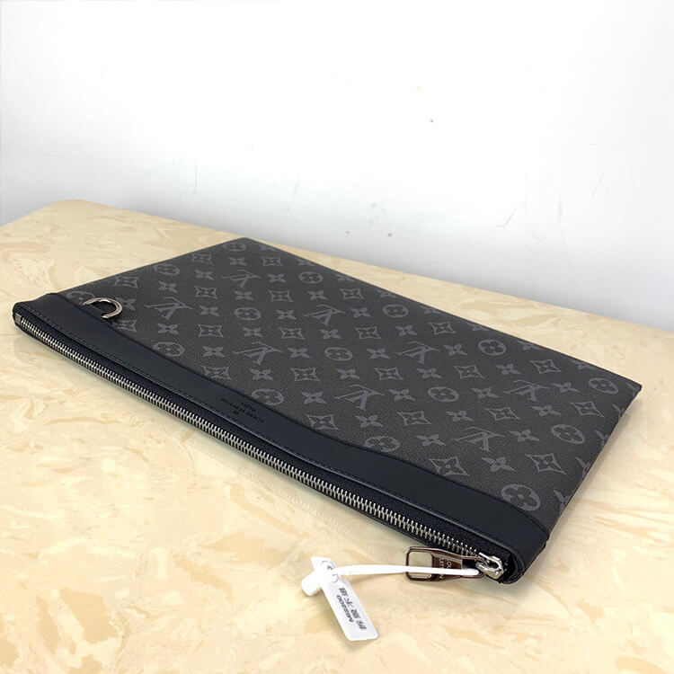 LV Discovery Pochette