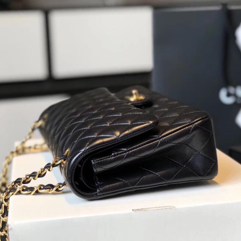 CHANEL CLASSIC FLAP HANDBAG