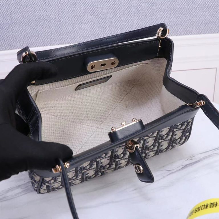 SMALL DIOR KEY BAG